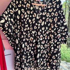 Jodifl Black Leopard Print V-Neck Women's Top - Elegant Casual NWT😀